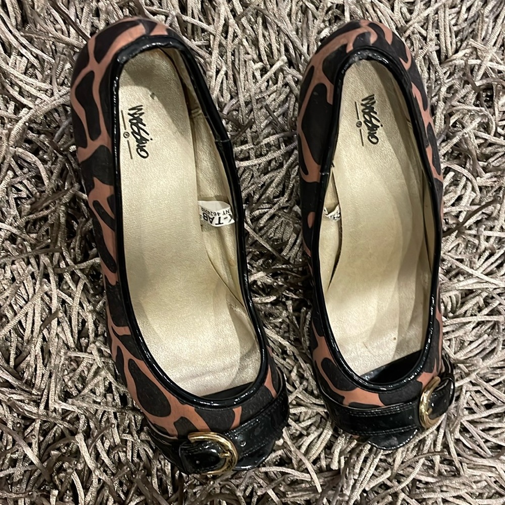 Size 8.5 Massimo buckle heels